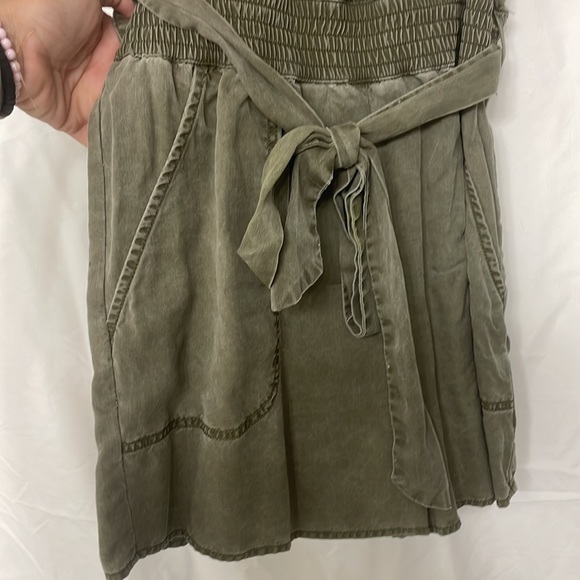 Express Silky Soft Twill Utility Romper *NWOT* - Picture 2 of 6